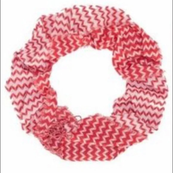 Thirty-One ~ Keepin’ Cozy Scarf ~ Chevron Dash - Picture 2 of 3